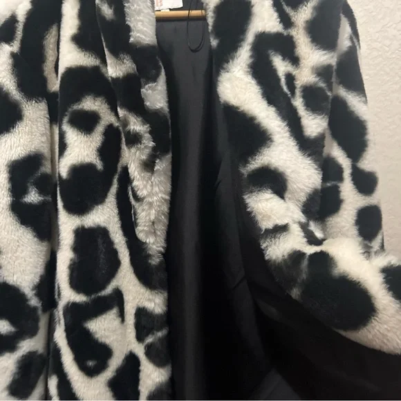 GB chic cow print  Black and White Faux Fur Coat small - Picture 6 of 8